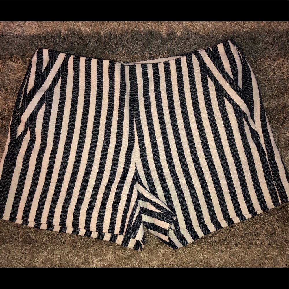 NWOT Banana Republic shorts Sz 2 petite